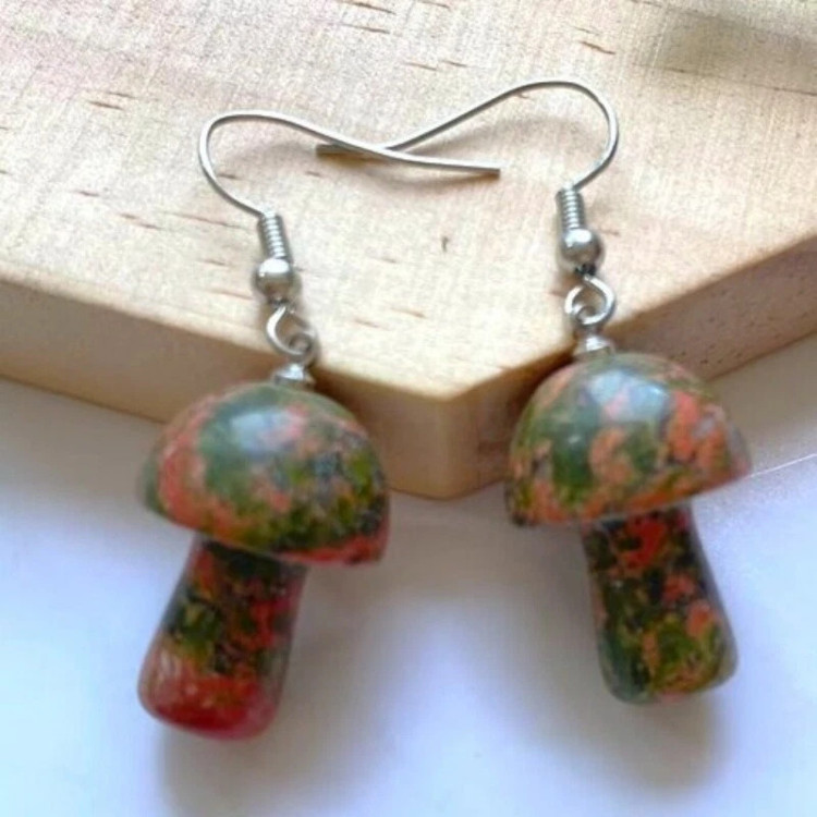Серьги с камнем унакит С649