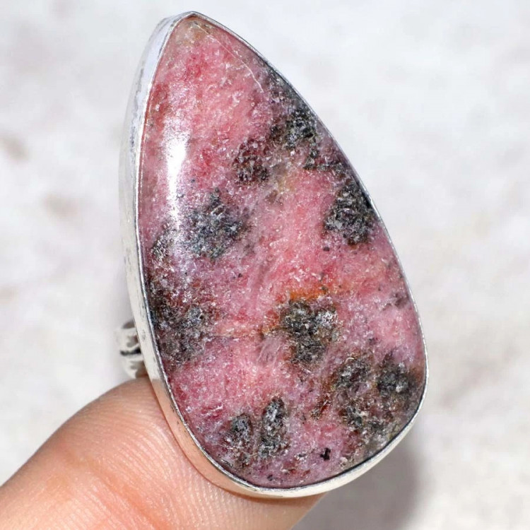 Кольцо с камнем родонит, 18 размер YES-88363