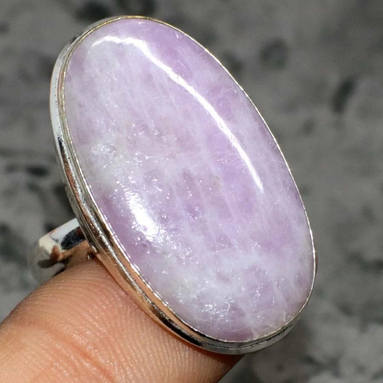 Кольцо с камнем кунцит, 17 размер YES-87150