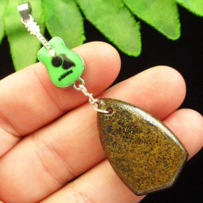 Подвеска с камнем бронзит H75842