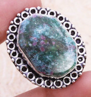 Кольцо с камнем фуксит 17 размер SB-30605