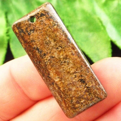 Подвеска с камнем бронзит H50963