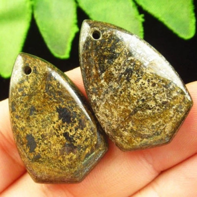 Подвески с камнем бронзит H66876