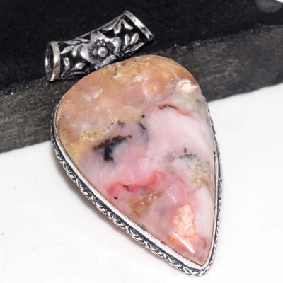 Подвеска с камнем розовый опал YES-83687